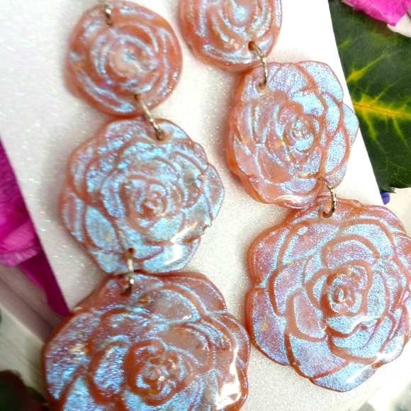 Color shifting rose dangle earrings - Picture 5 of 10